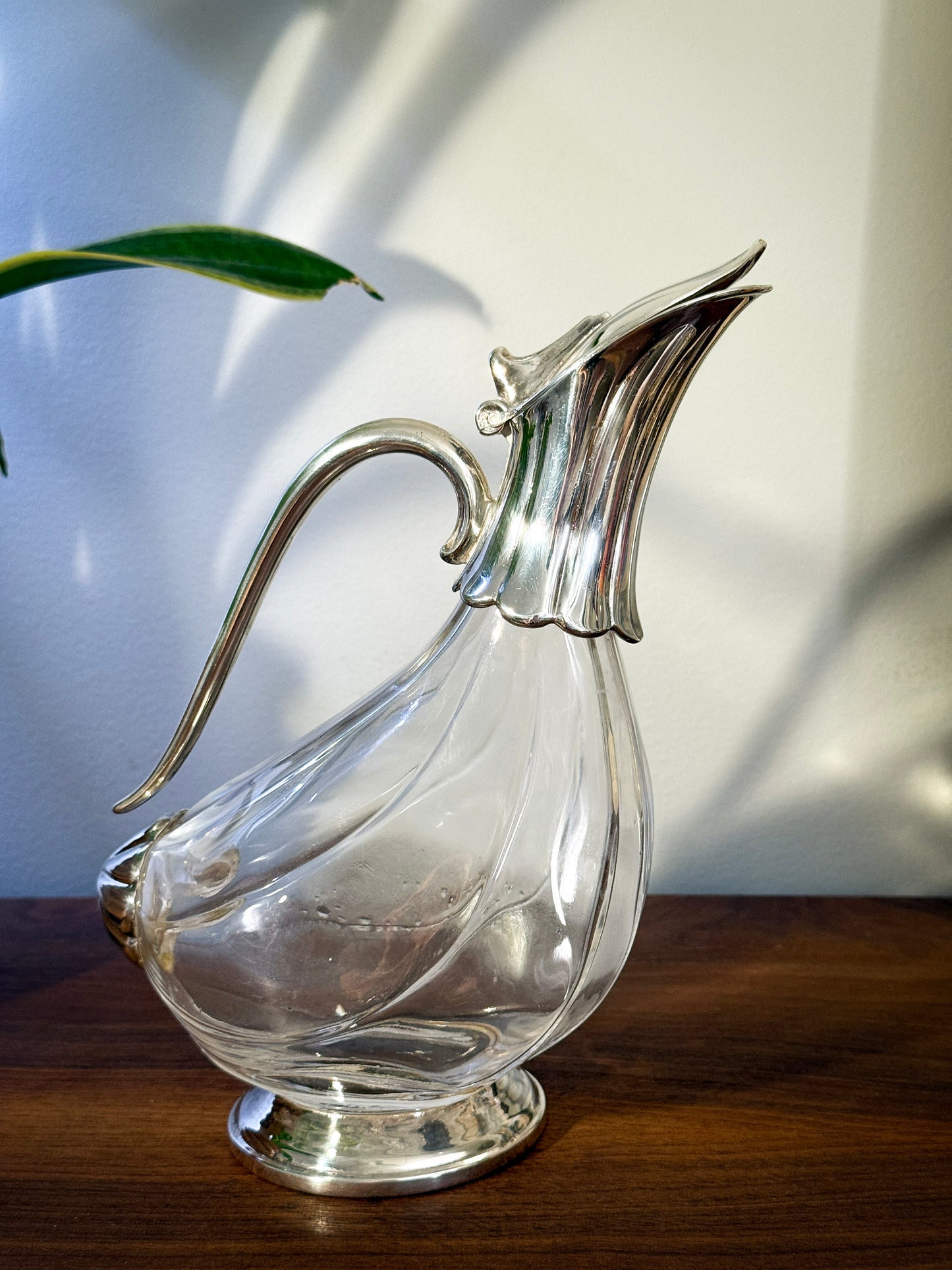 Vintage Glass & Silverplate Wine Decanter – Swan Neck Claret Jug with Hinged Lid, Mid-Century Elegant Barware
