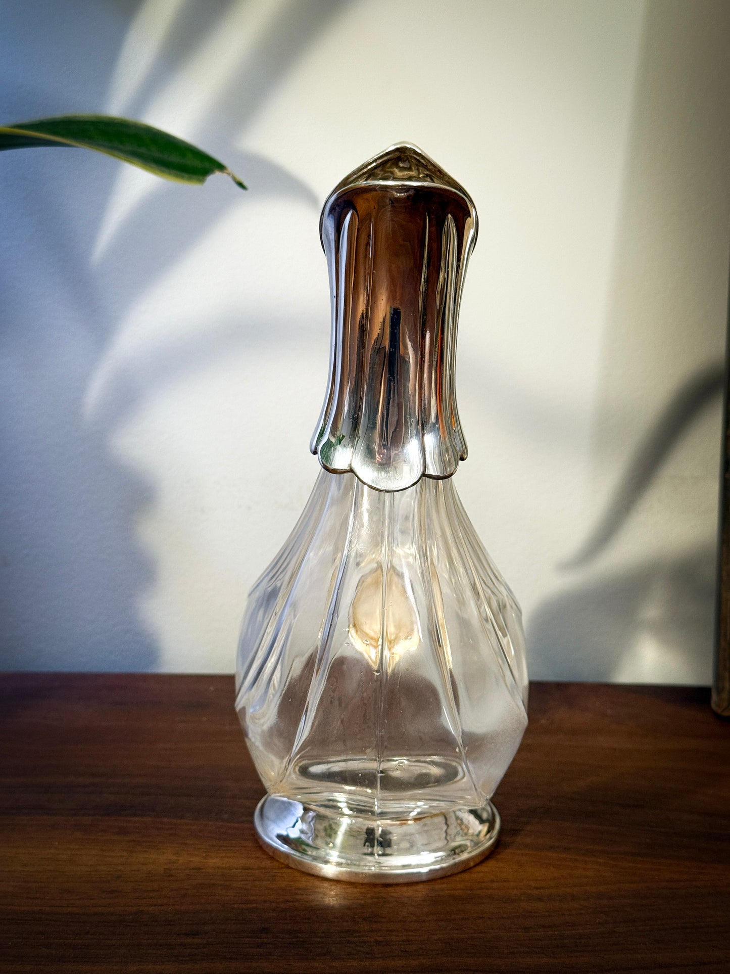 Vintage Glass & Silverplate Wine Decanter – Swan Neck Claret Jug with Hinged Lid, Mid-Century Elegant Barware