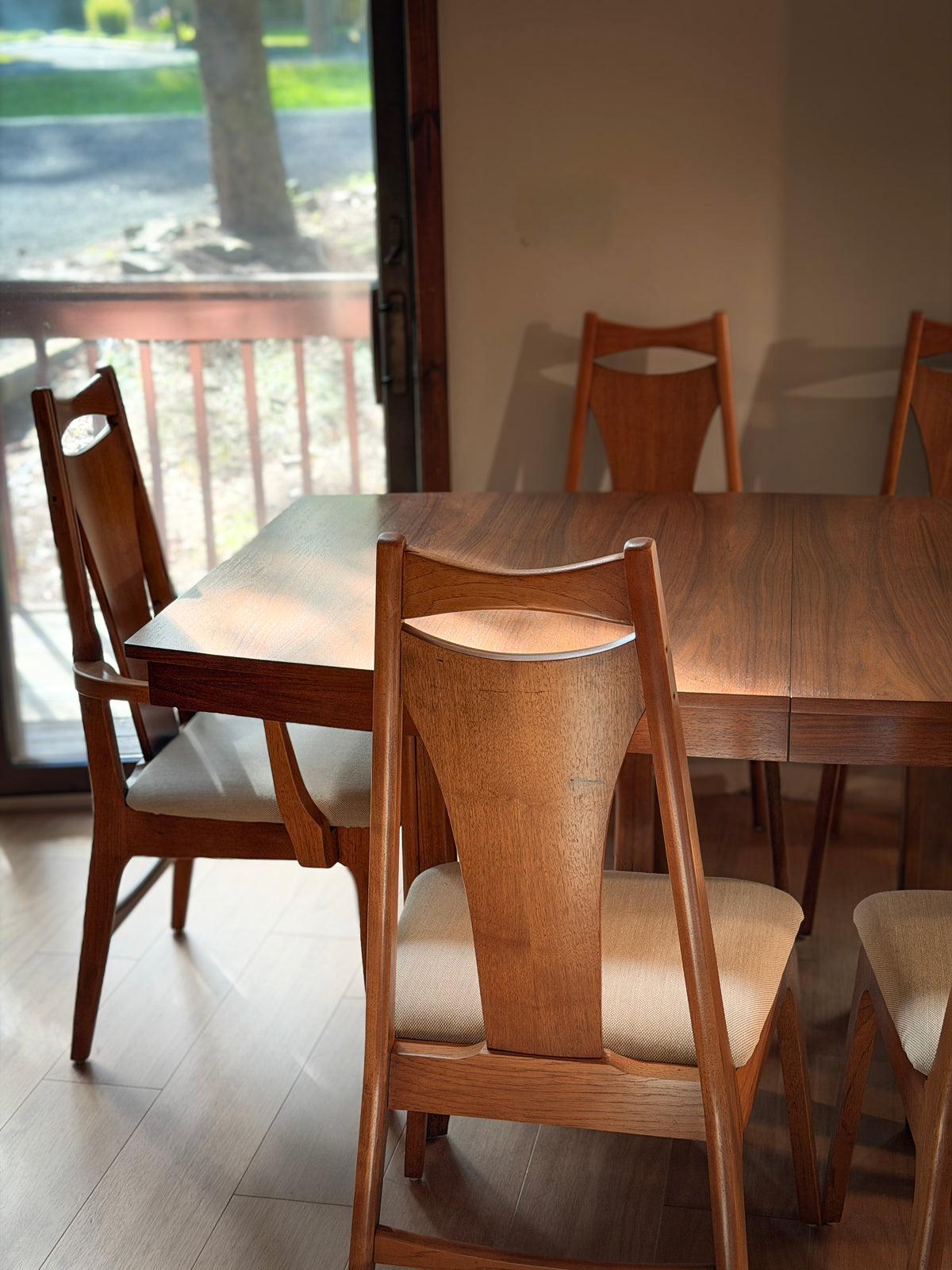 Young Manufacturing Cat Eye Walnut Dining Set — Extension Table & 6 Chairs, Refinished 1960s Mid-Century Modern