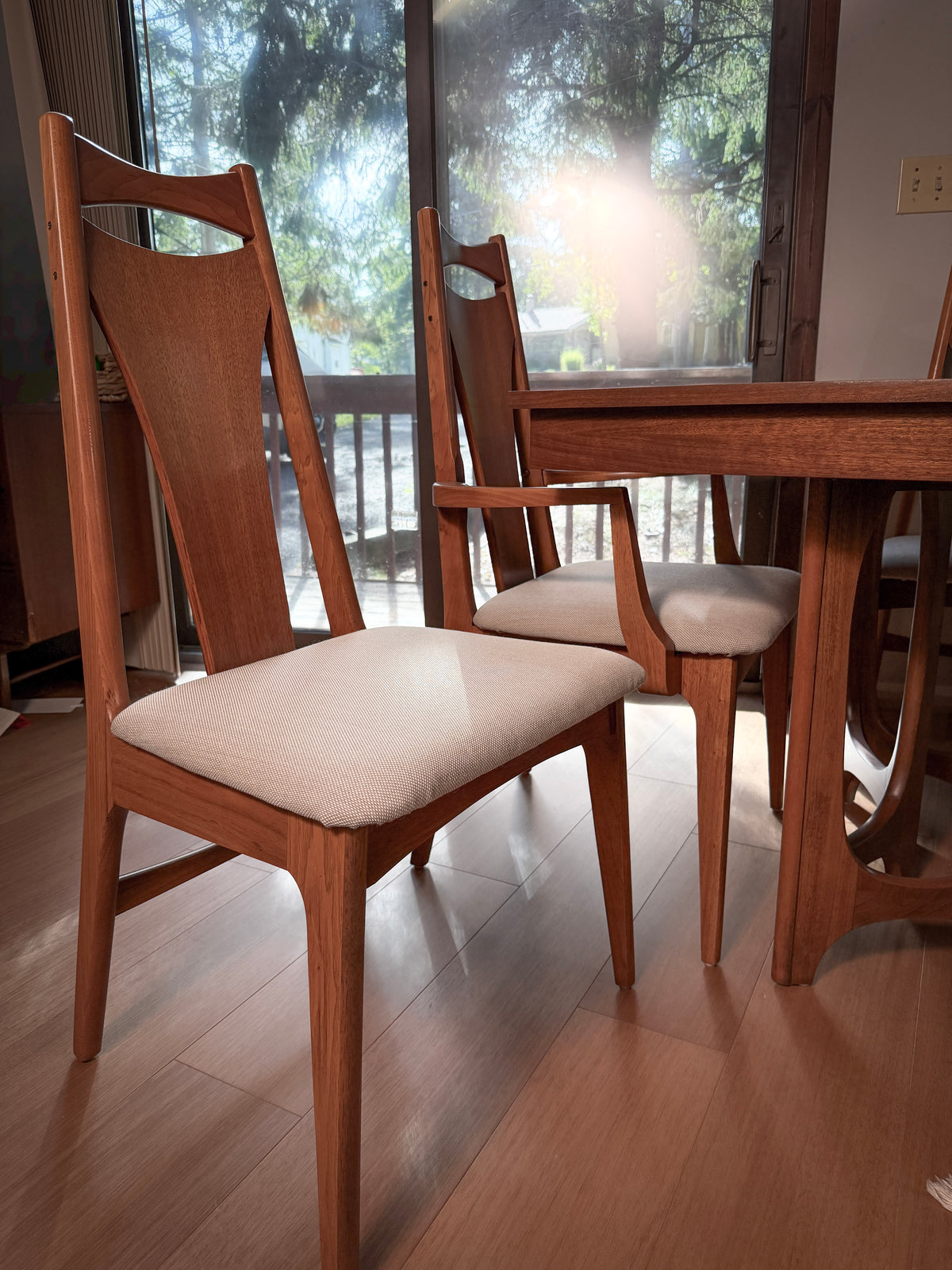Young Manufacturing Cat Eye Walnut Dining Set — Extension Table & 6 Chairs, Refinished 1960s Mid-Century Modern