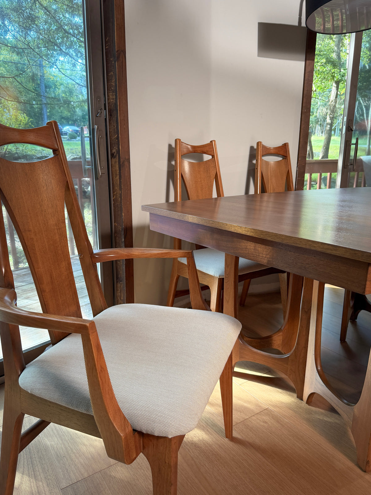 Young Manufacturing Cat Eye Walnut Dining Set — Extension Table & 6 Chairs, Refinished 1960s Mid-Century Modern
