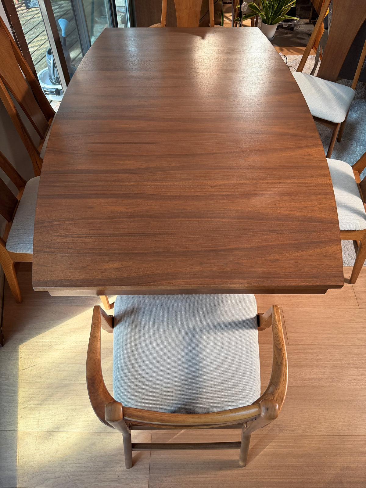 Young Manufacturing Cat Eye Walnut Dining Set — Extension Table & 6 Chairs, Refinished 1960s Mid-Century Modern