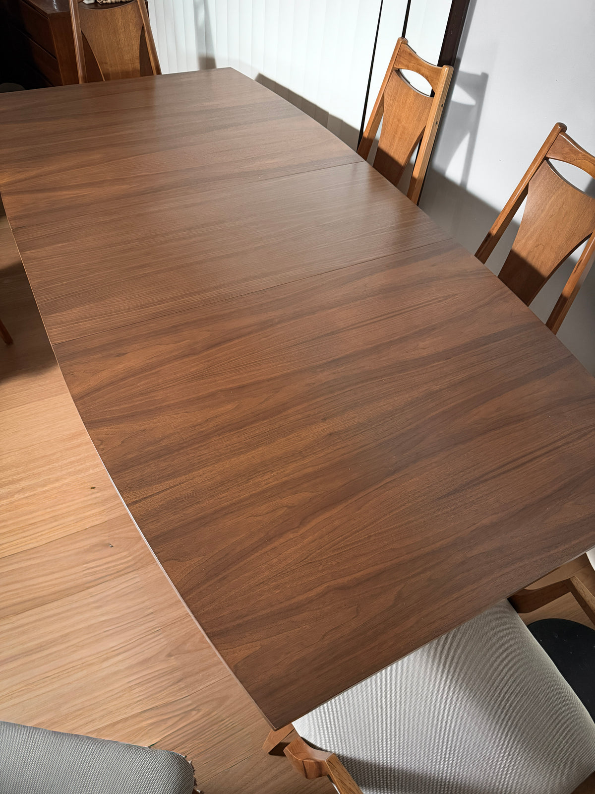 Young Manufacturing Cat Eye Walnut Dining Set — Extension Table & 6 Chairs, Refinished 1960s Mid-Century Modern