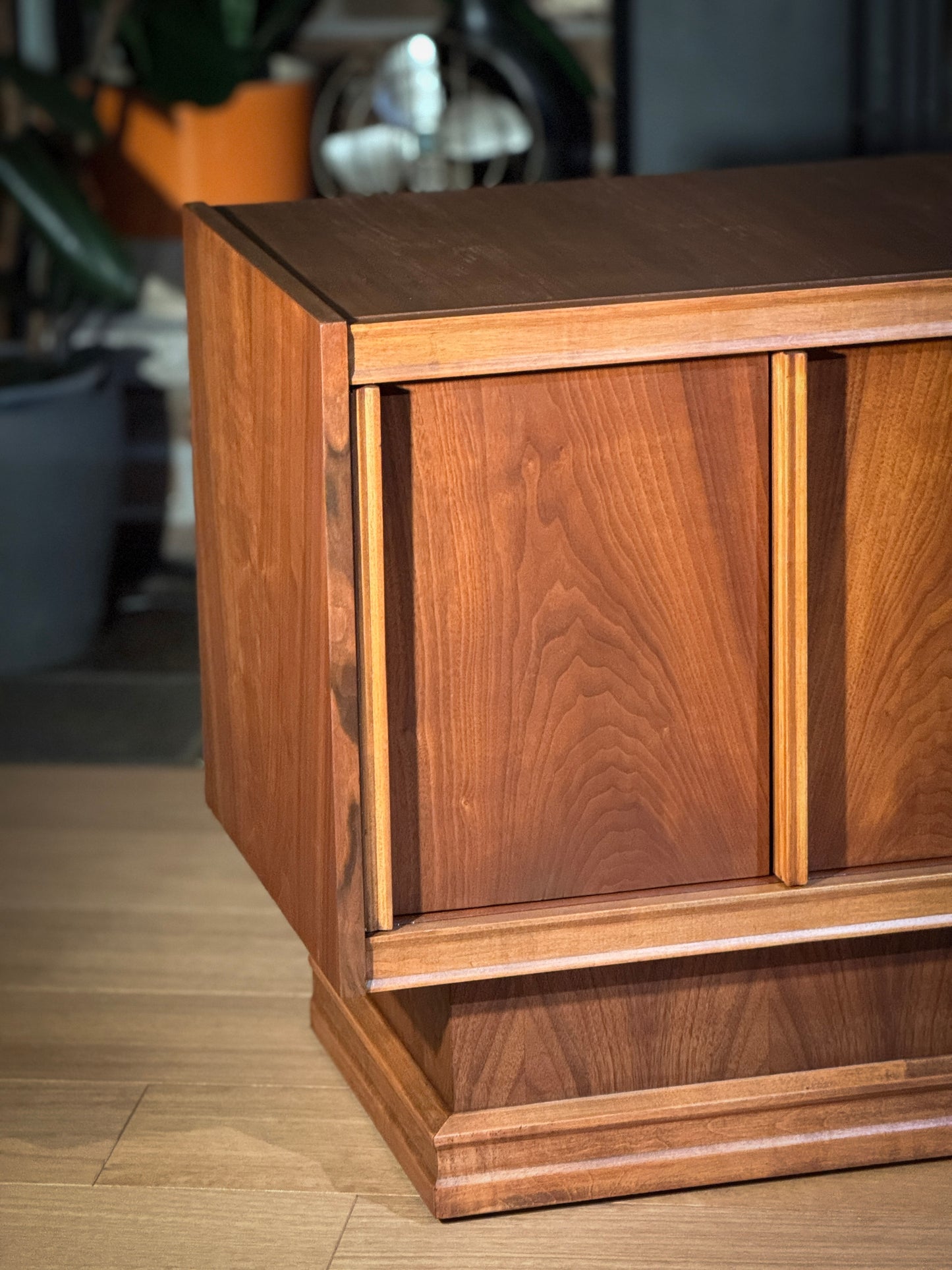 Pair of Mid-Century Walnut Nightstands – Tobago Furniture Canada, Brutalist Sculpted Front, Vintage End Tables